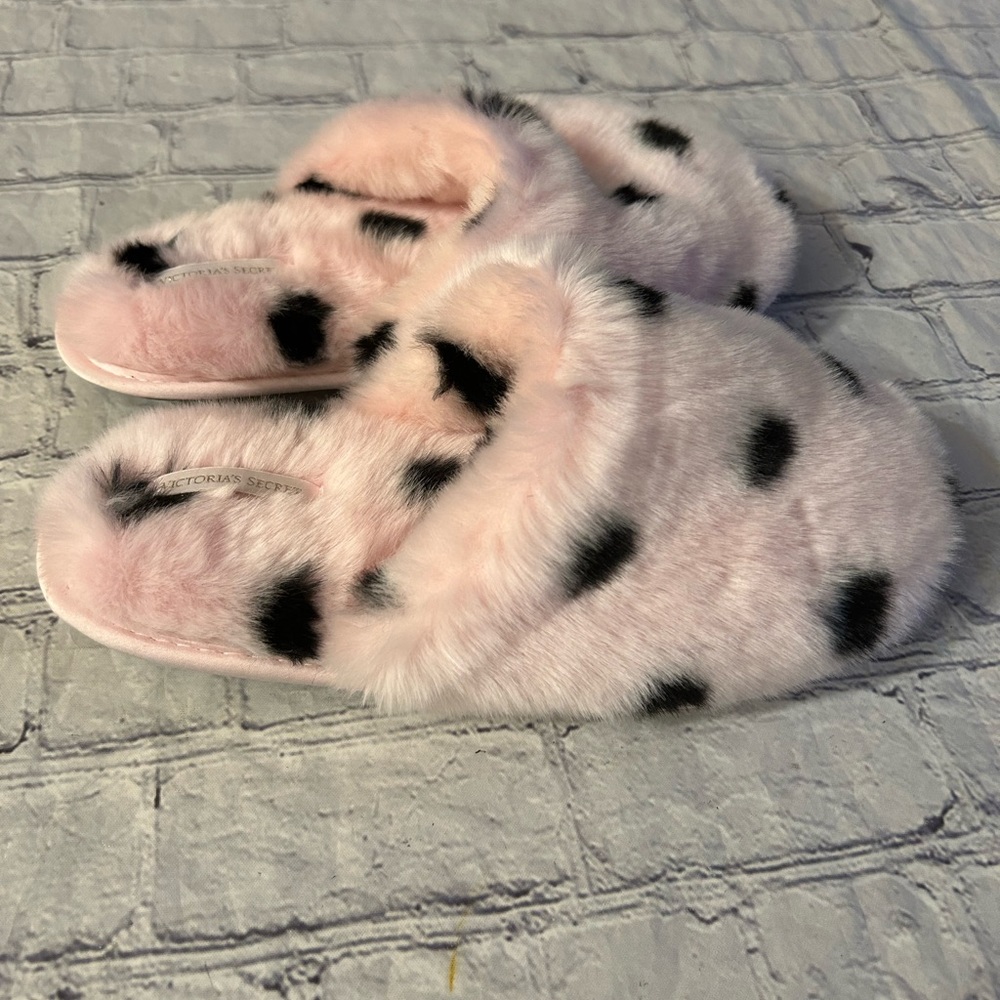 VICTORIA’S SECRET CLOSED TOE FAUX FUR PINK/BLACK SLIPPERS SIZE SMALL